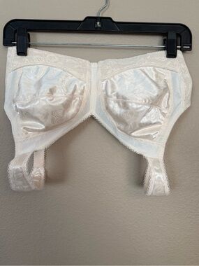 Playtex Cream Lace Trim Bra with Satin Accents